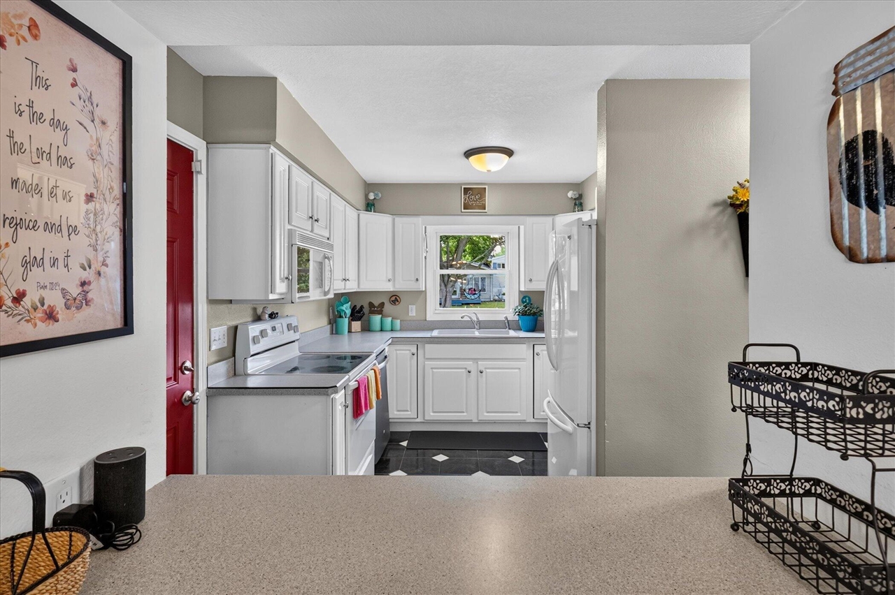 307 Miami Court Property Photo 17