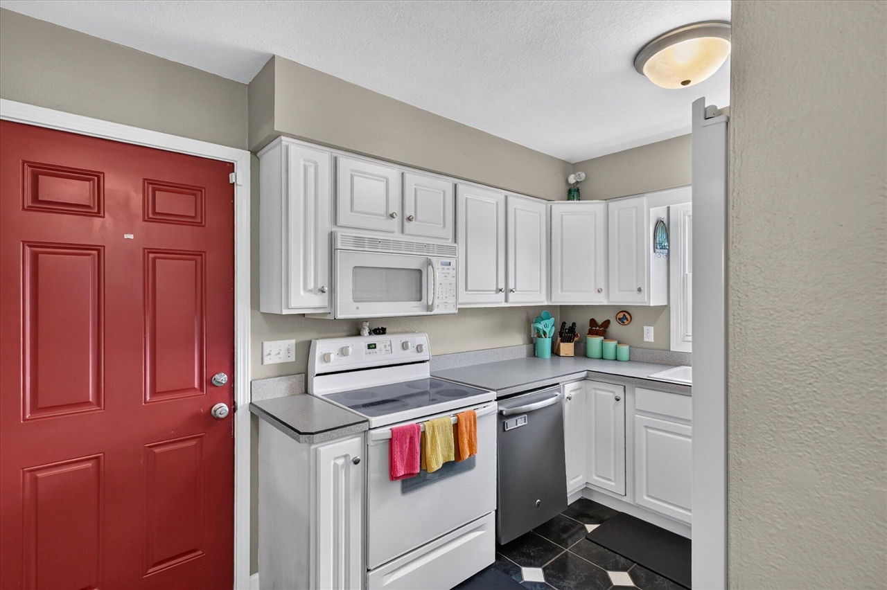 307 Miami Court Property Photo 19