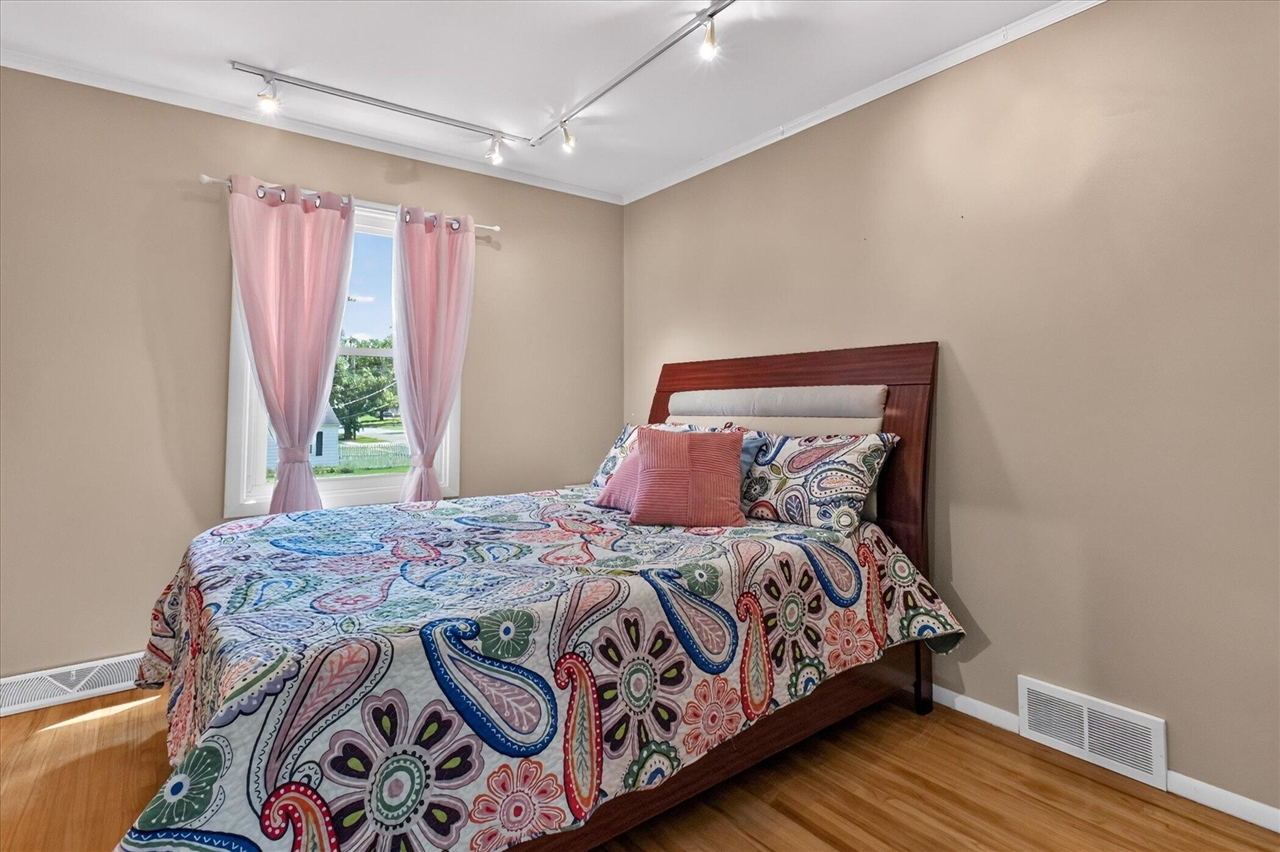 307 Miami Court Property Photo 32