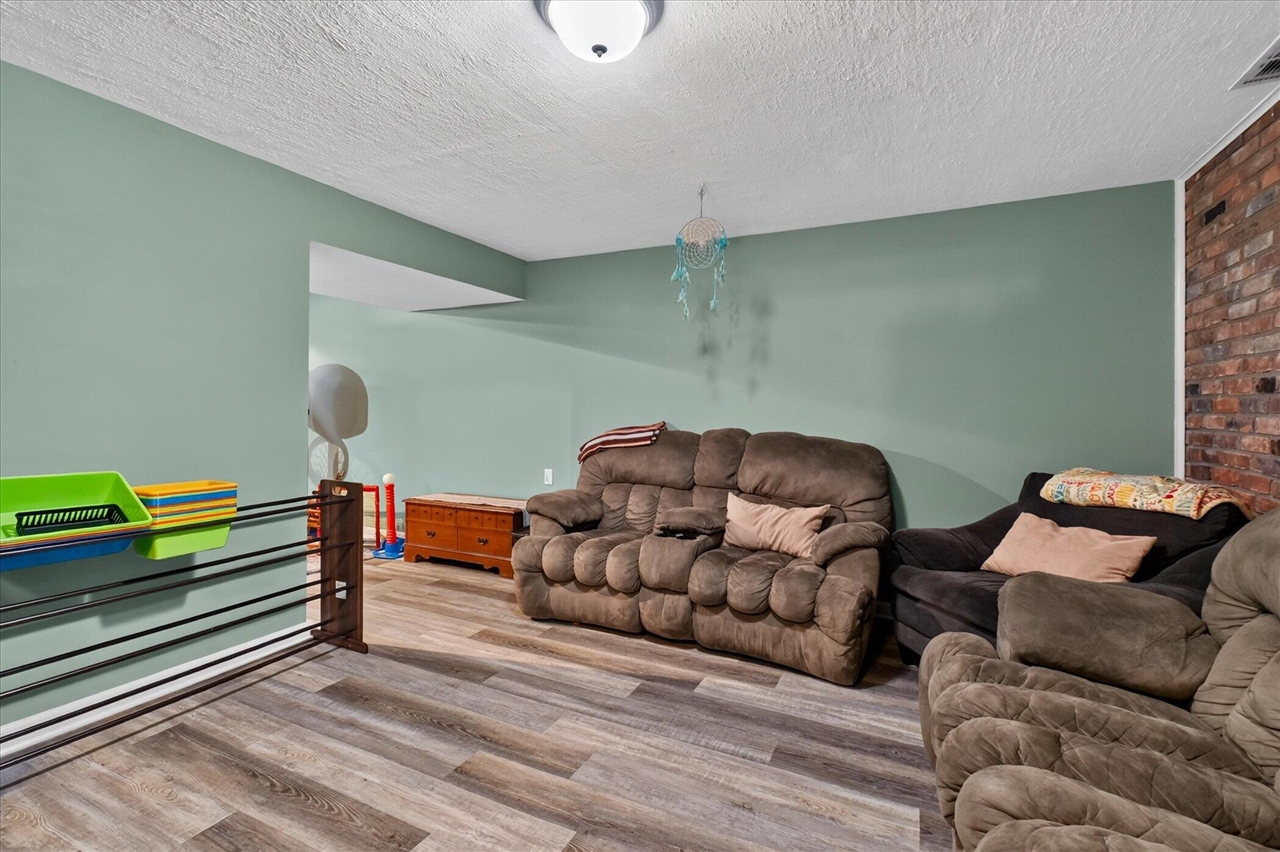 307 Miami Court Property Photo 35