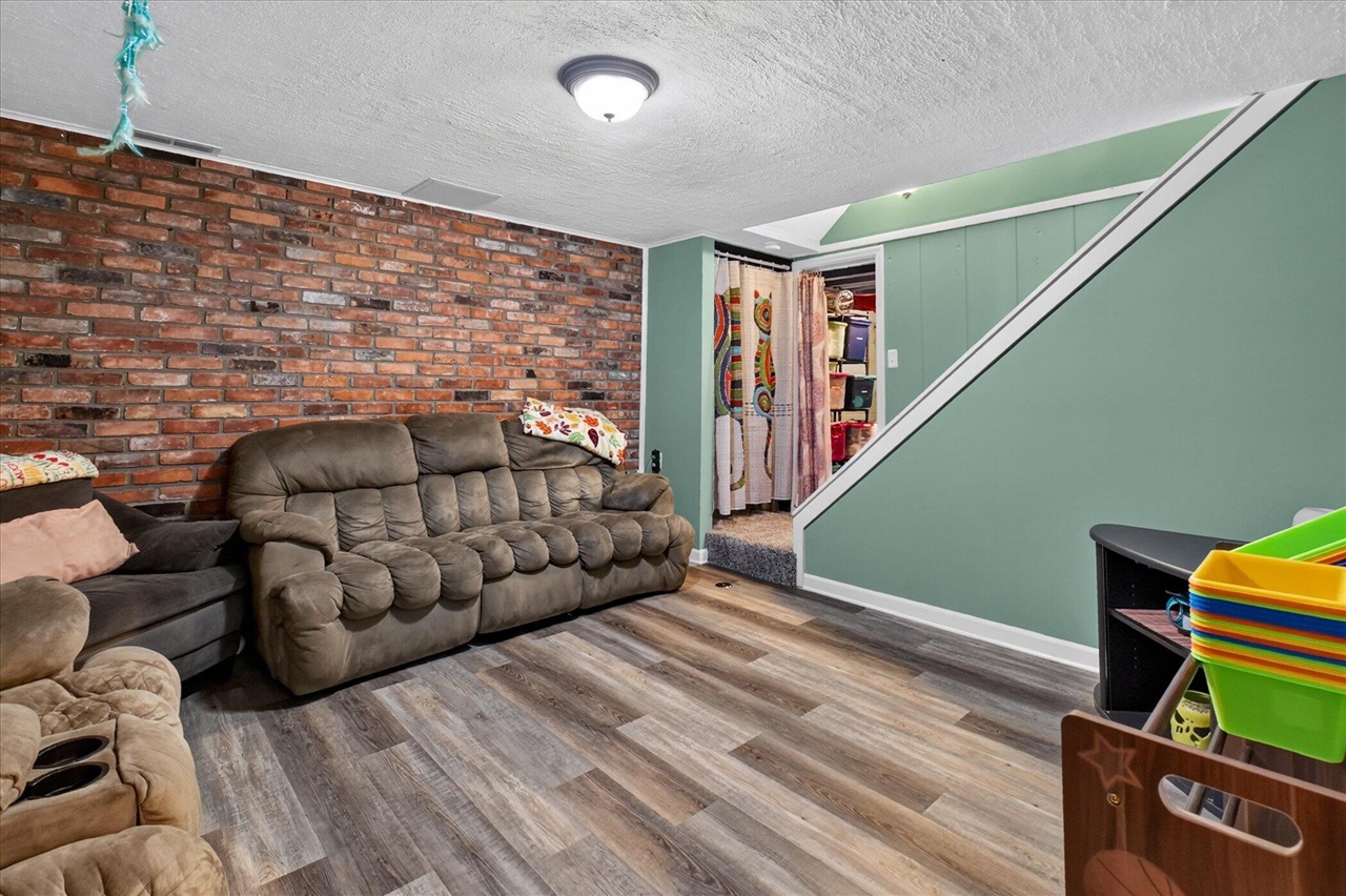 307 Miami Court Property Photo 36