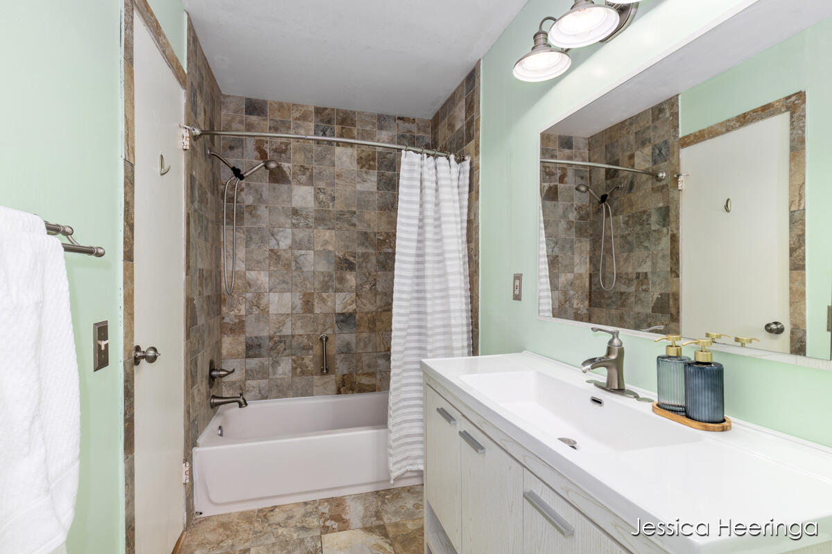 475 Northland Court Property Photo 18