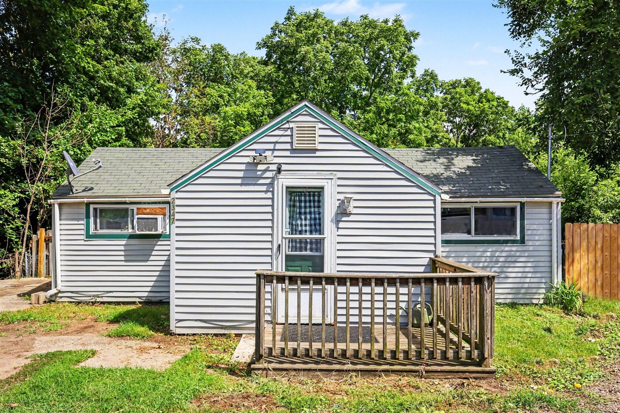 2347 Lansing Avenue Property Photo 1