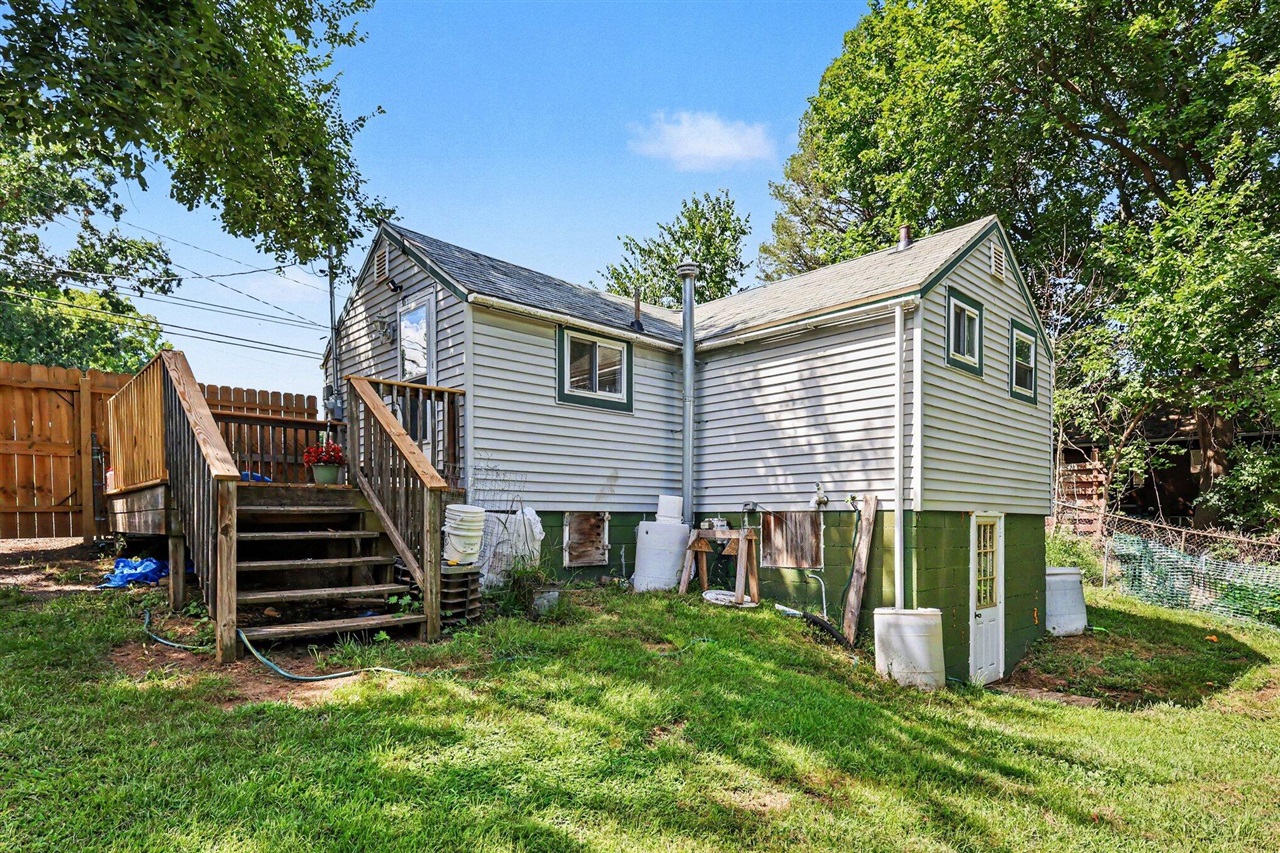 2347 Lansing Avenue Property Photo 3