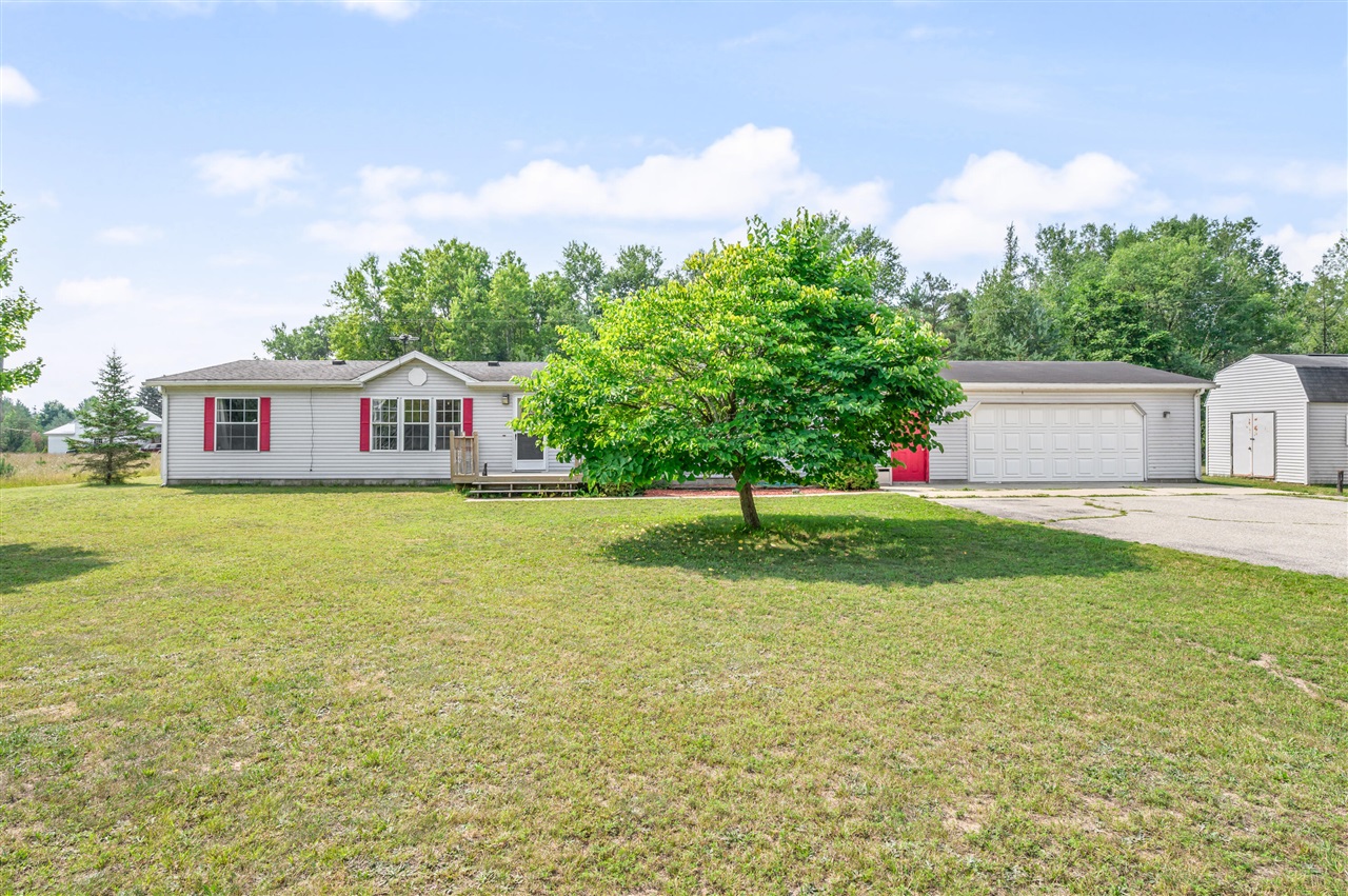9041 7 Mile Road Property Photo 1