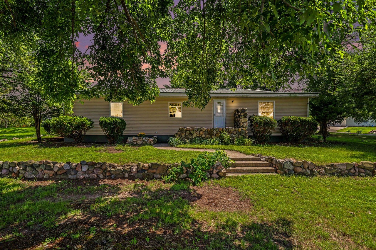 953 Weaver Road Property Photo 2