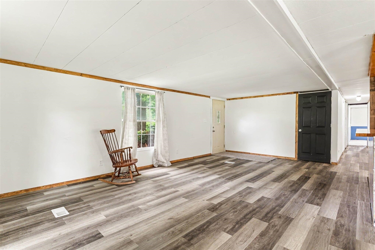 953 Weaver Road Property Photo 6