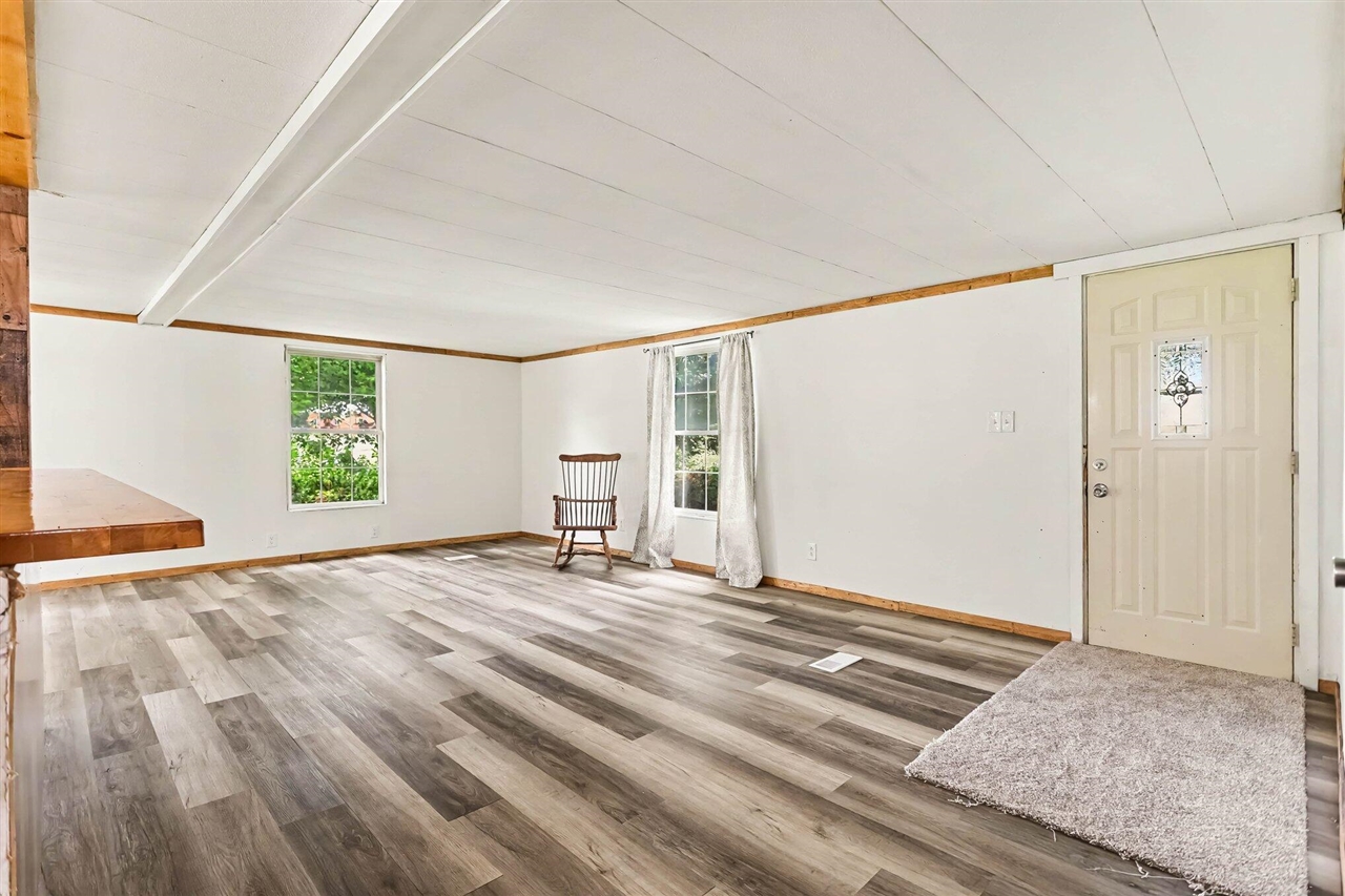 953 Weaver Road Property Photo 7