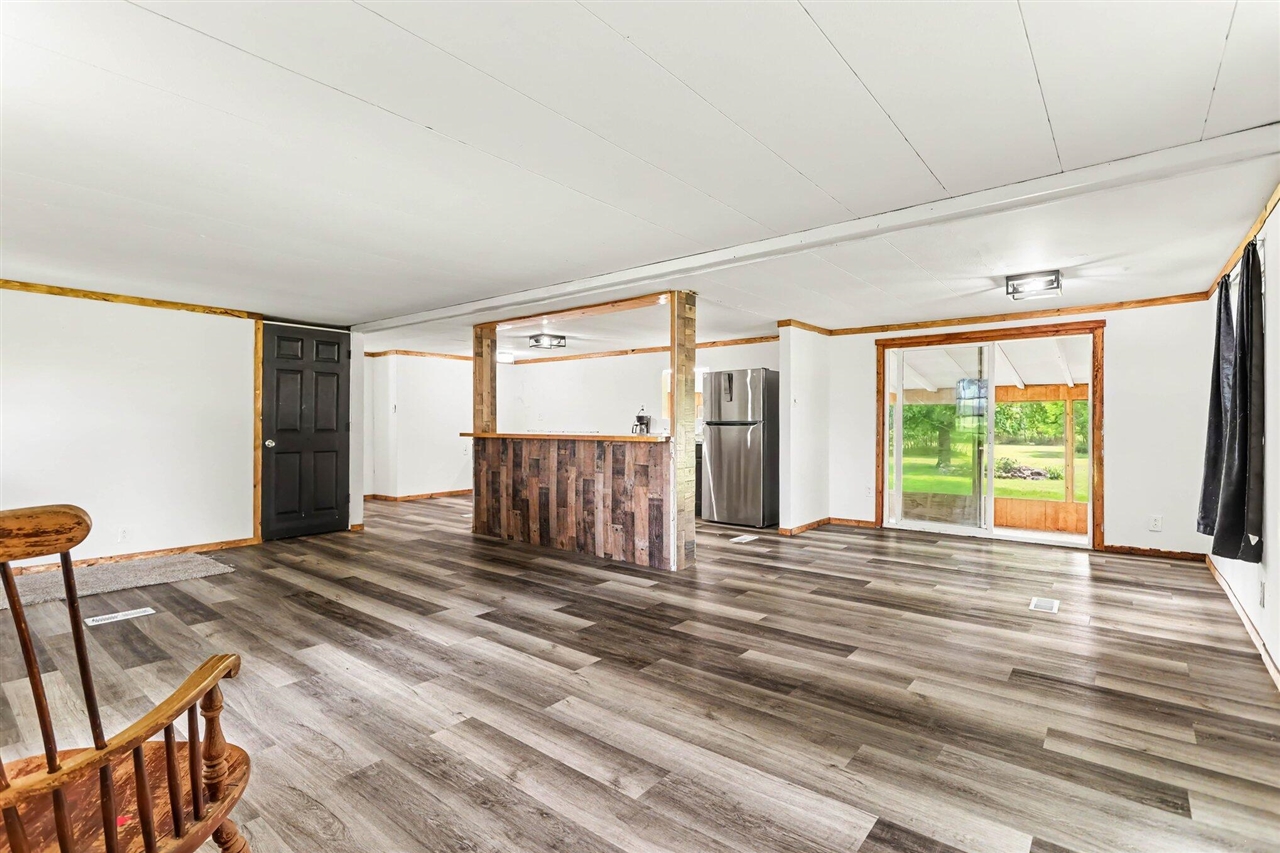 953 Weaver Road Property Photo 8