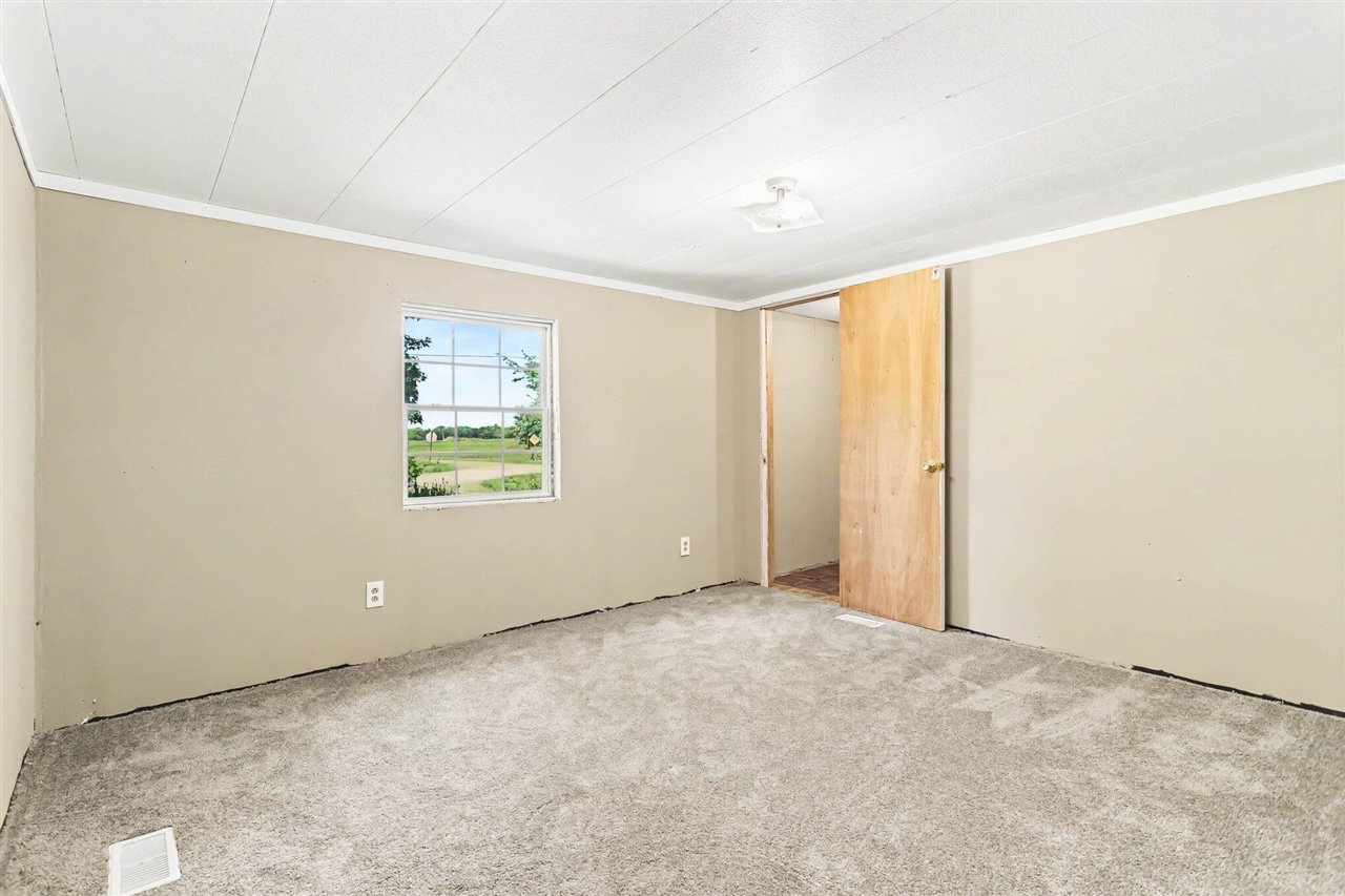 953 Weaver Road Property Photo 13