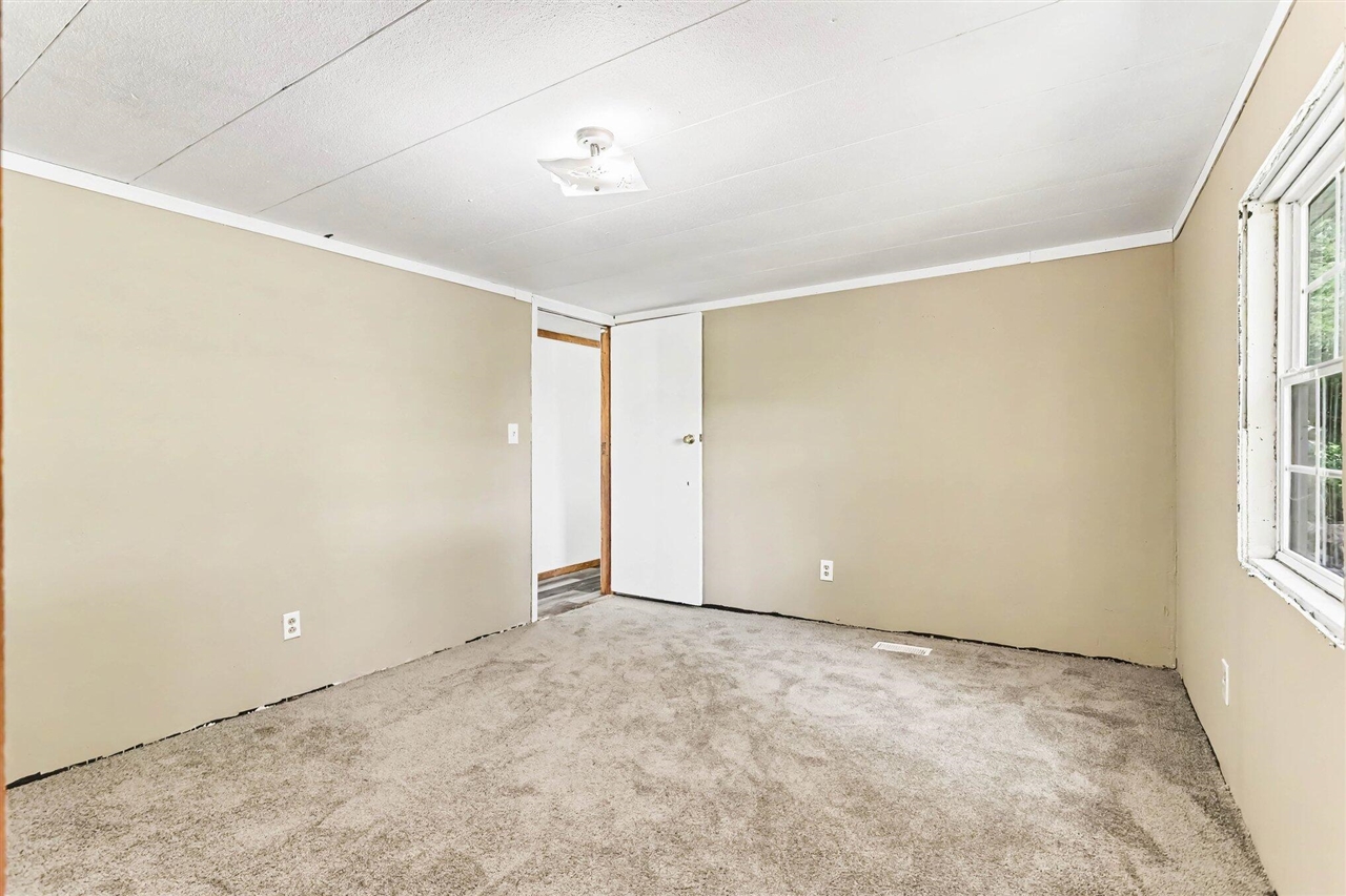 953 Weaver Road Property Photo 14