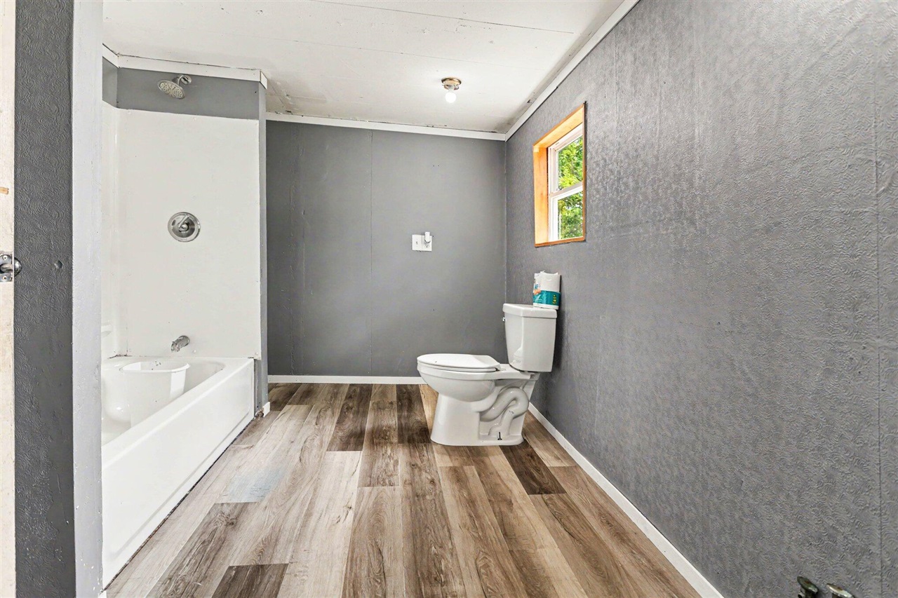 953 Weaver Road Property Photo 18