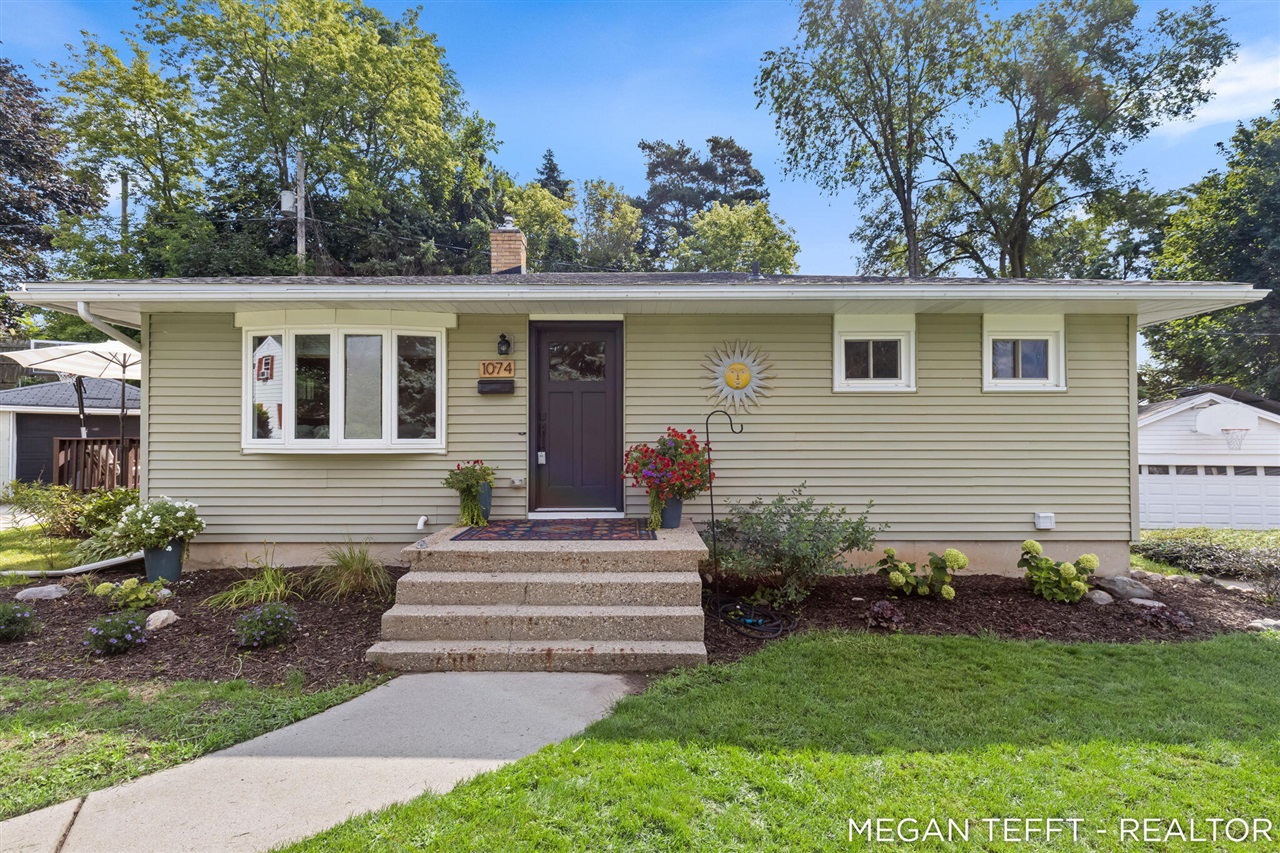 1074 Washtenaw Drive Property Photo 1