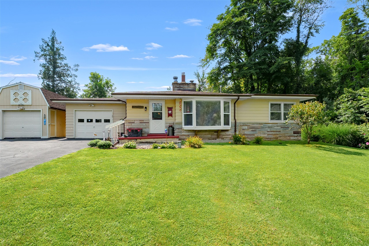 57109 Red Arrow Highway Property Photo 1