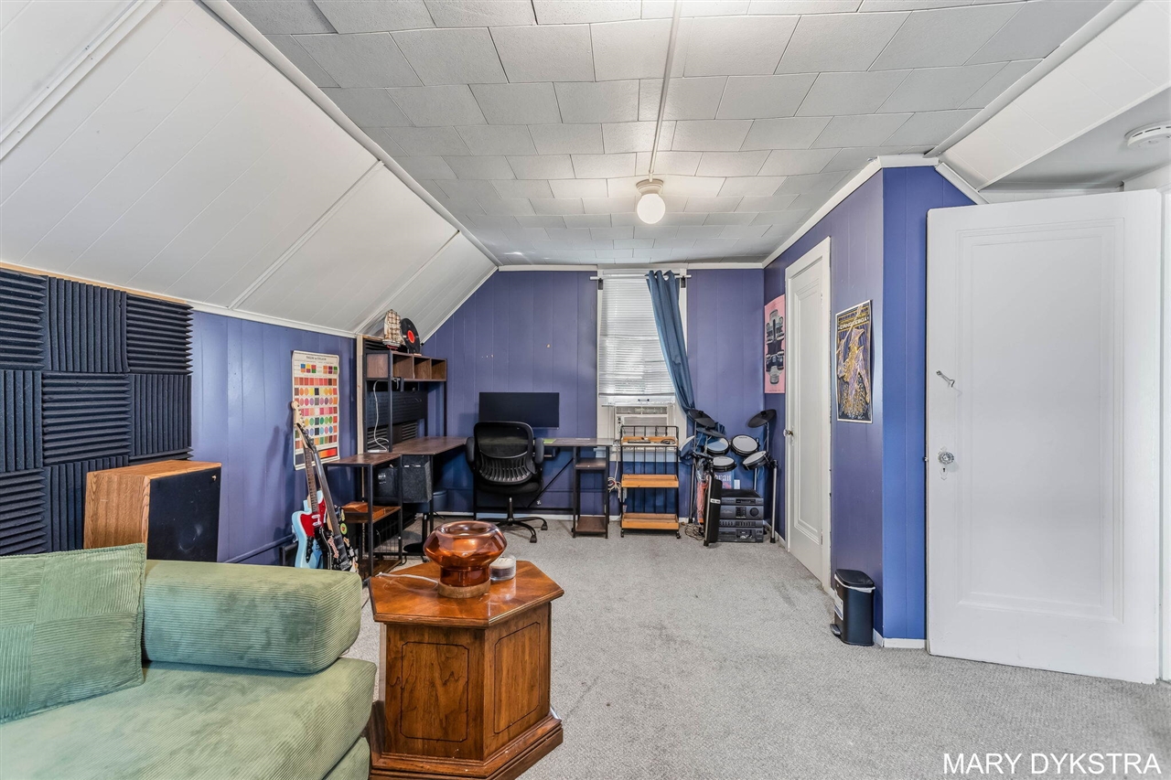 823 Prospect Avenue Property Photo 21