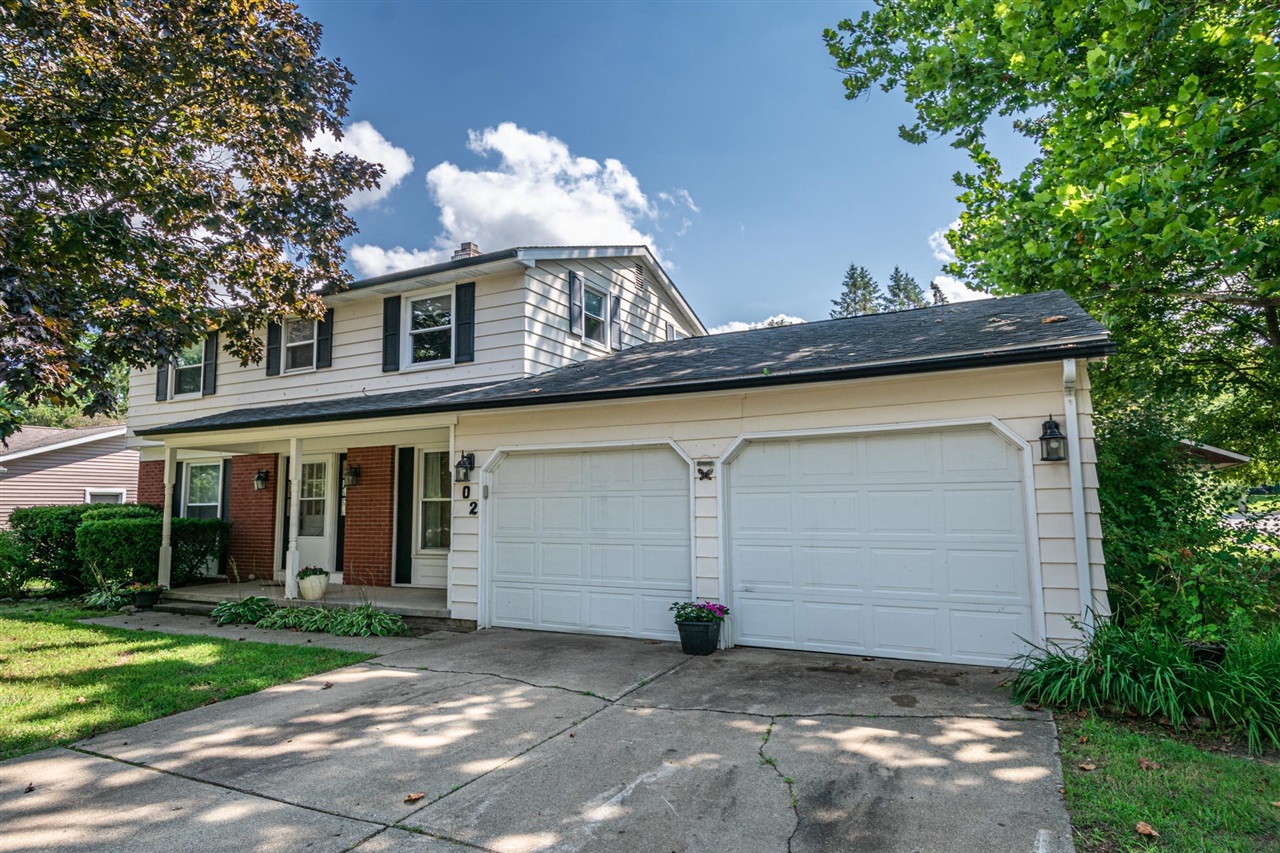 102 Lincolnwood Drive Property Photo 1