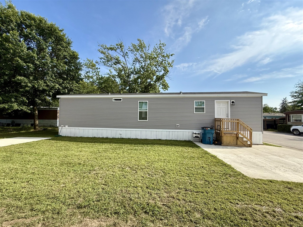 333 E Lakewood Boulevard Property Photo 1