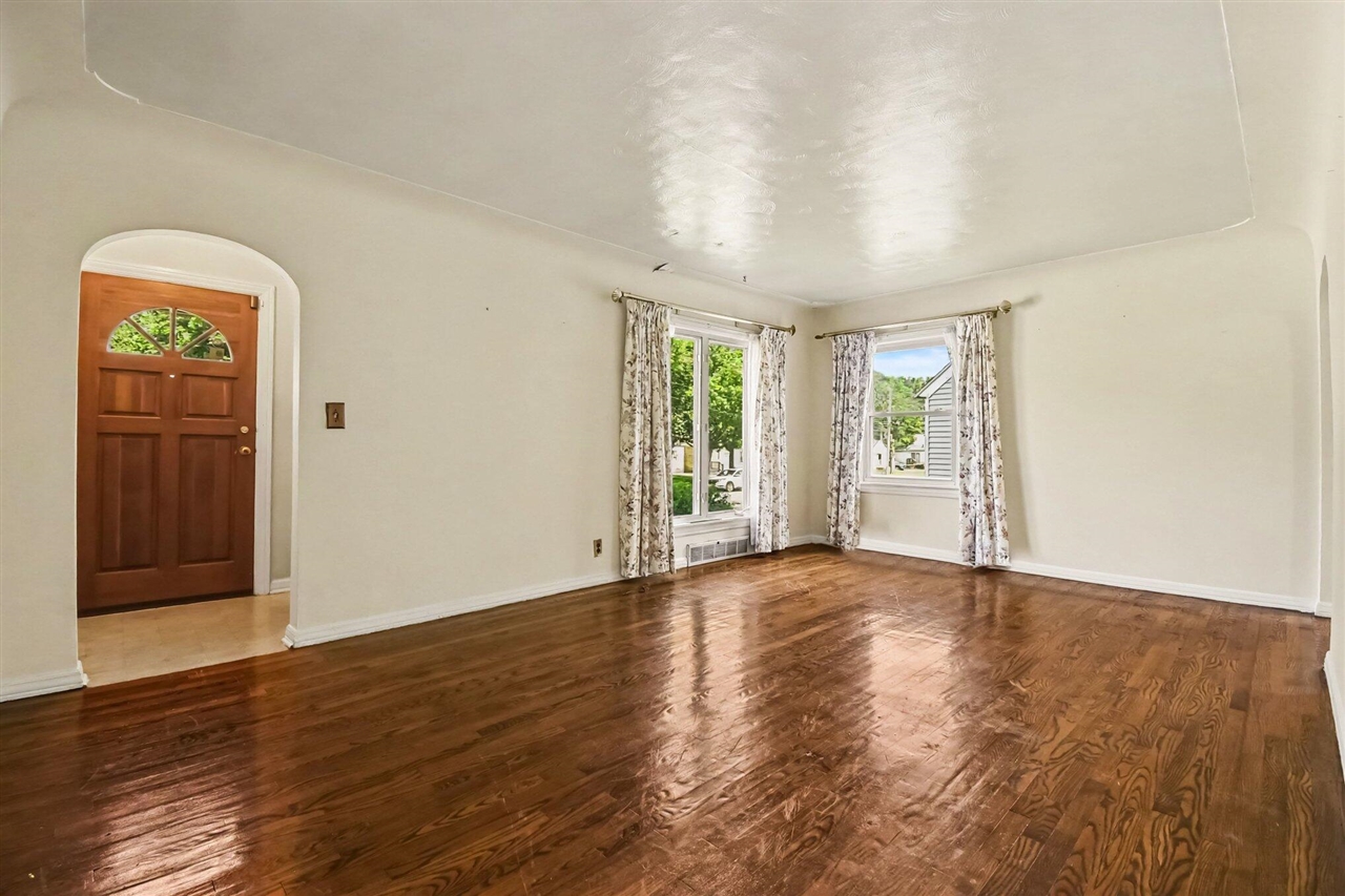 246 Lemyra Street Property Photo 4