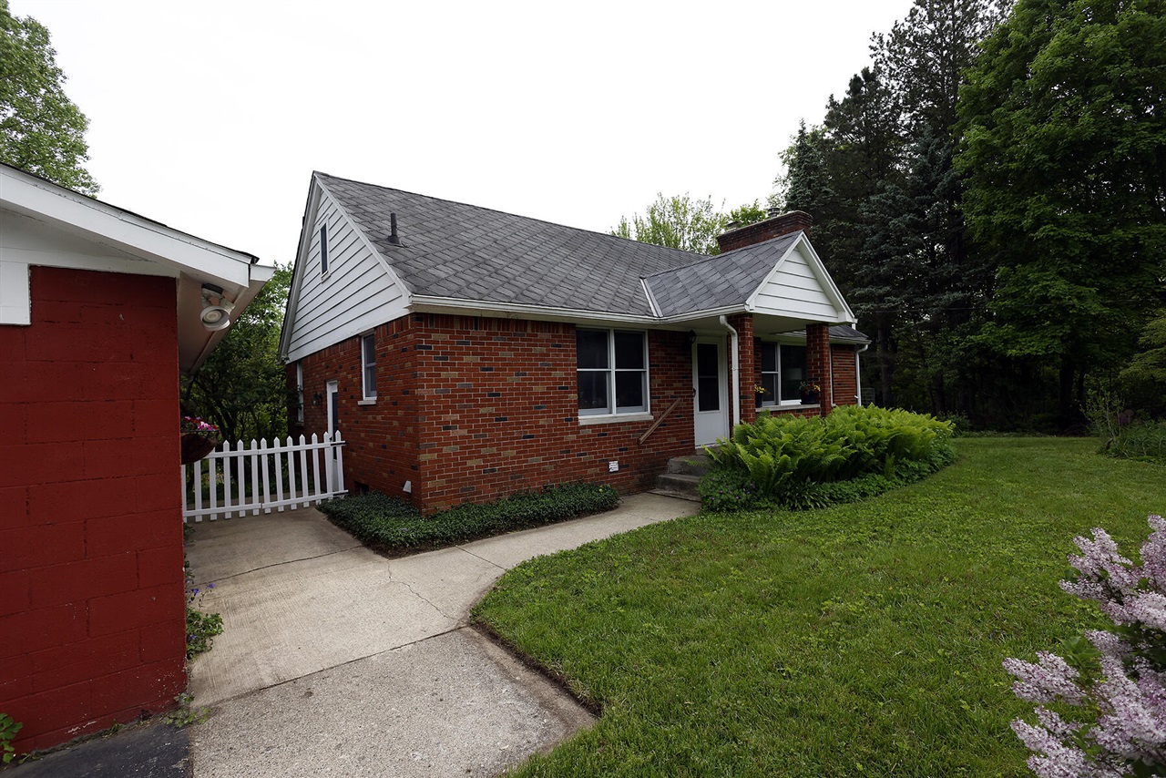 5801 N Territorial Road Property Photo 1