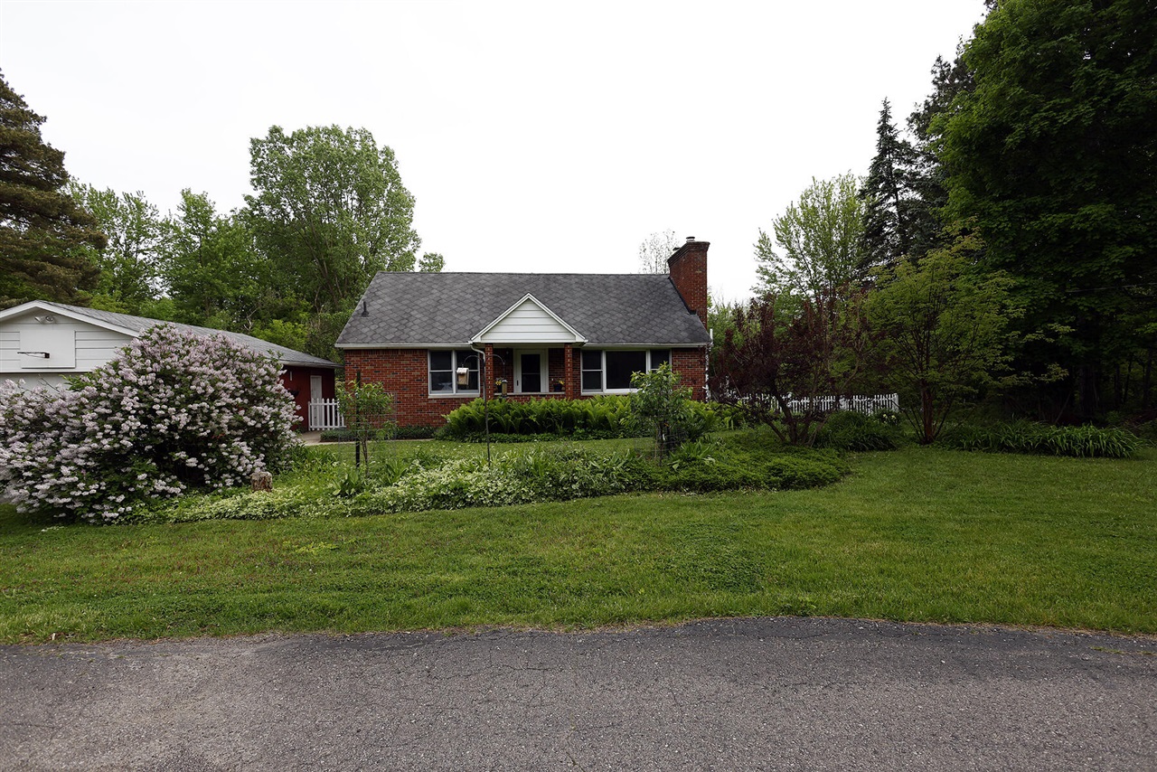 5801 N Territorial Road Property Photo 2
