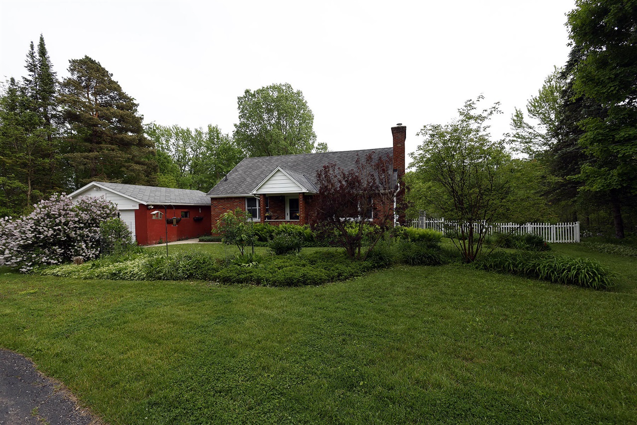 5801 N Territorial Road Property Photo 3