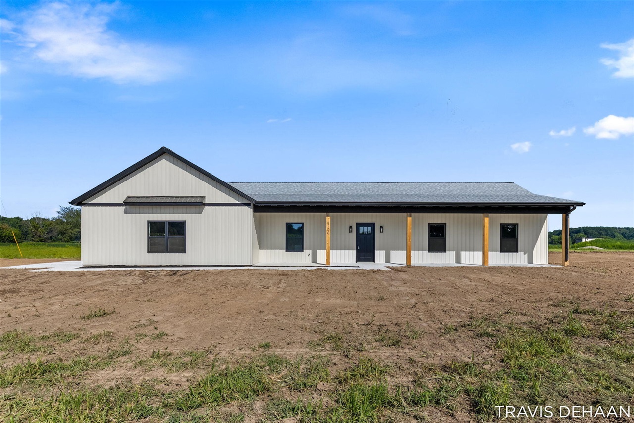 6200 N Woodland Road Property Photo 1
