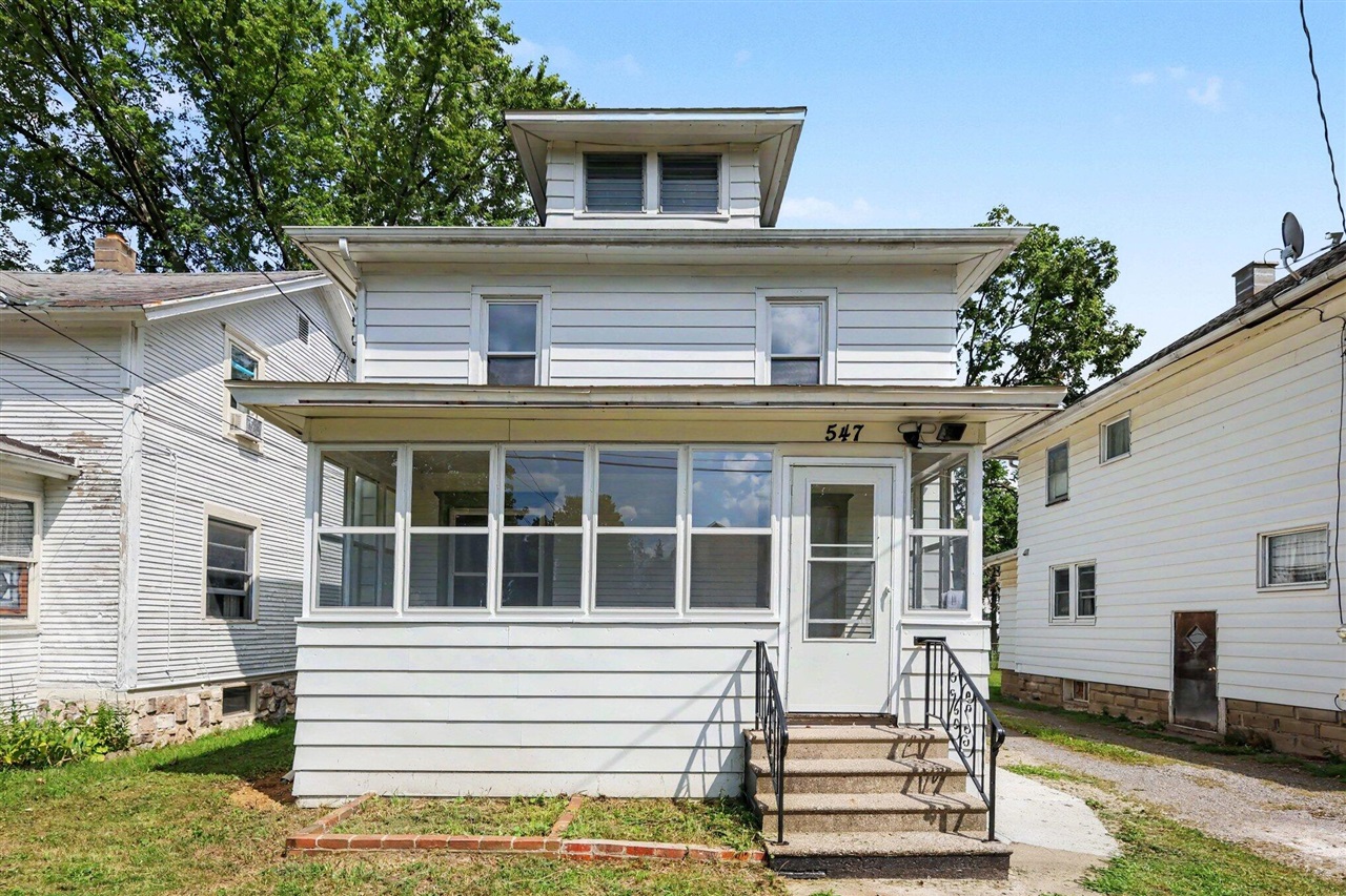 547 N Pleasant Street Property Photo 1