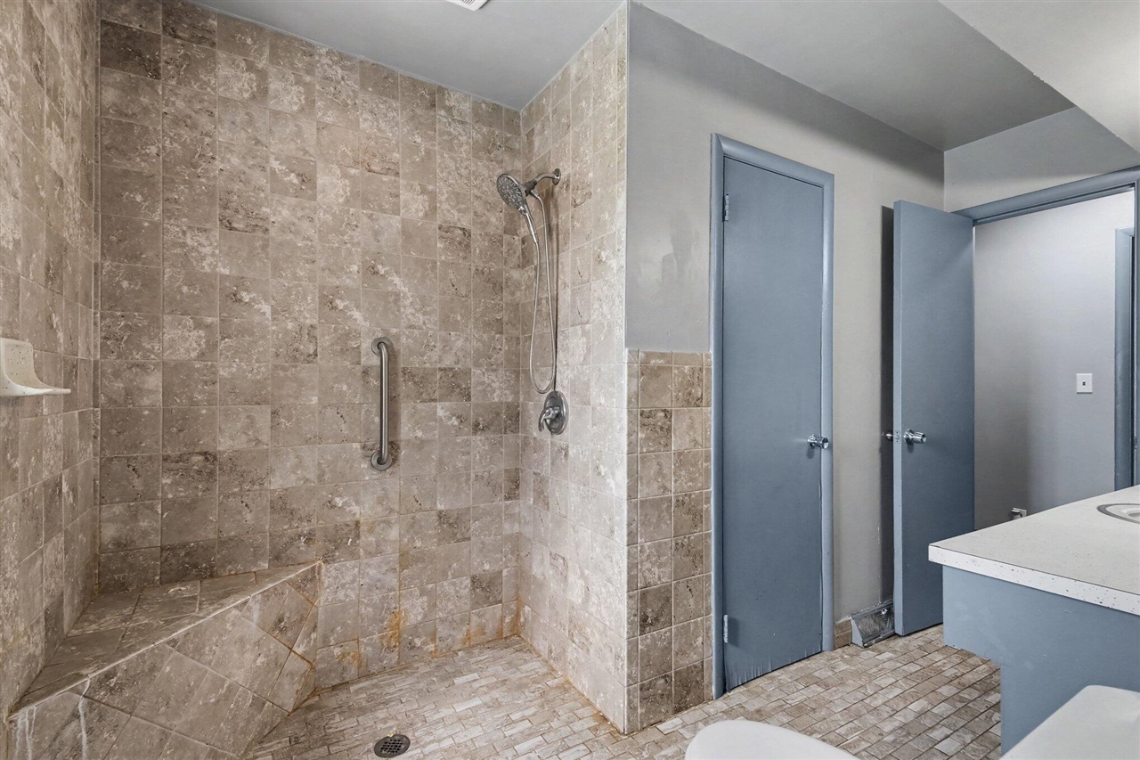 4301 Curwood Avenue Property Photo 16