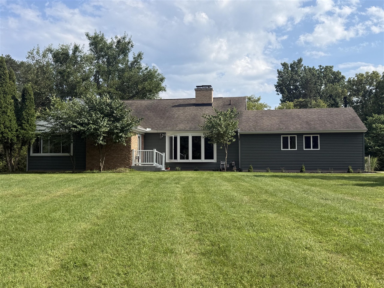 1122 W Green Street Property Photo 1