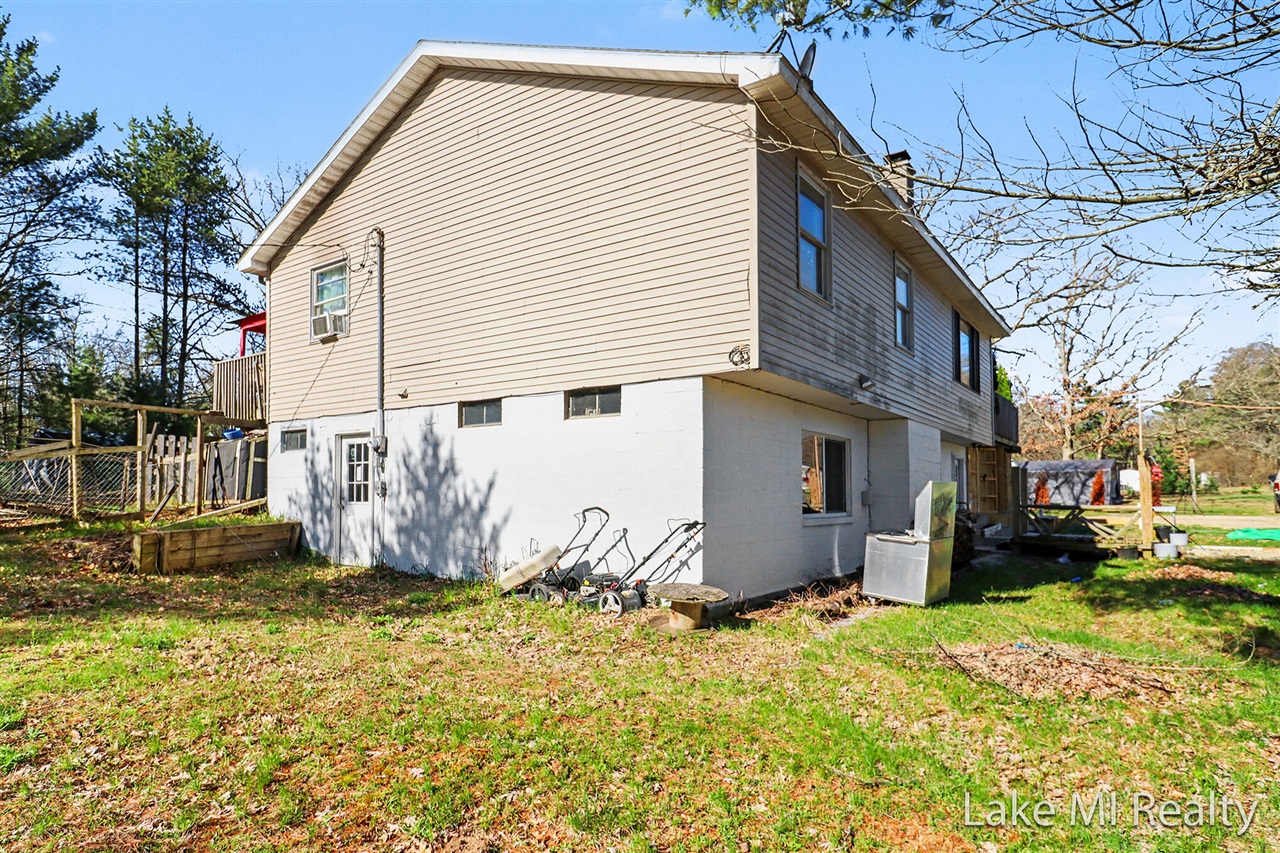 1889 E 40th Street Property Photo 3