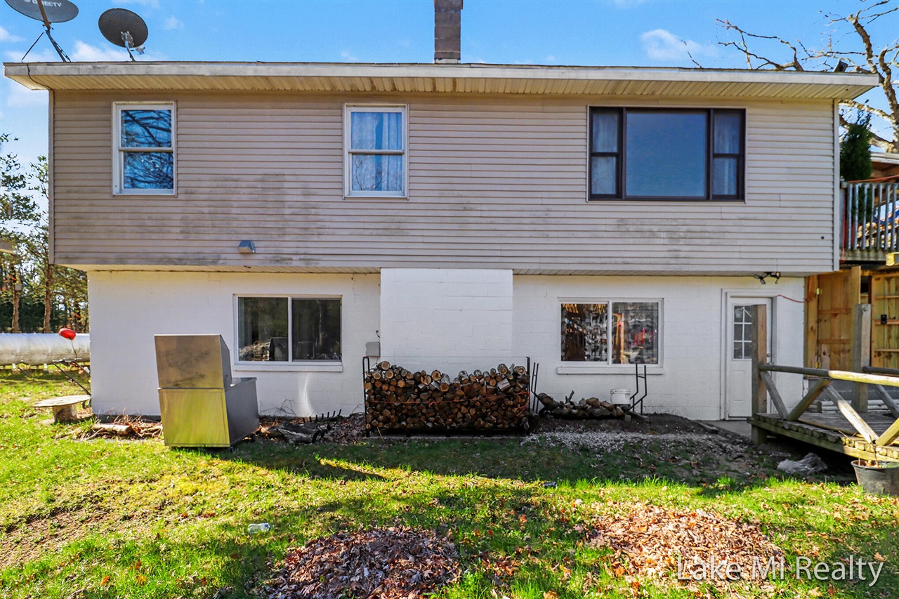1889 E 40th Street Property Photo 4