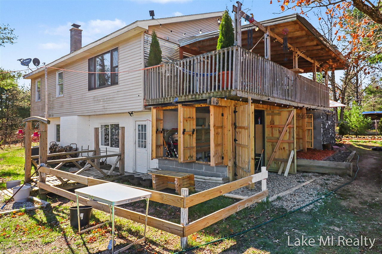 1889 E 40th Street Property Photo 5