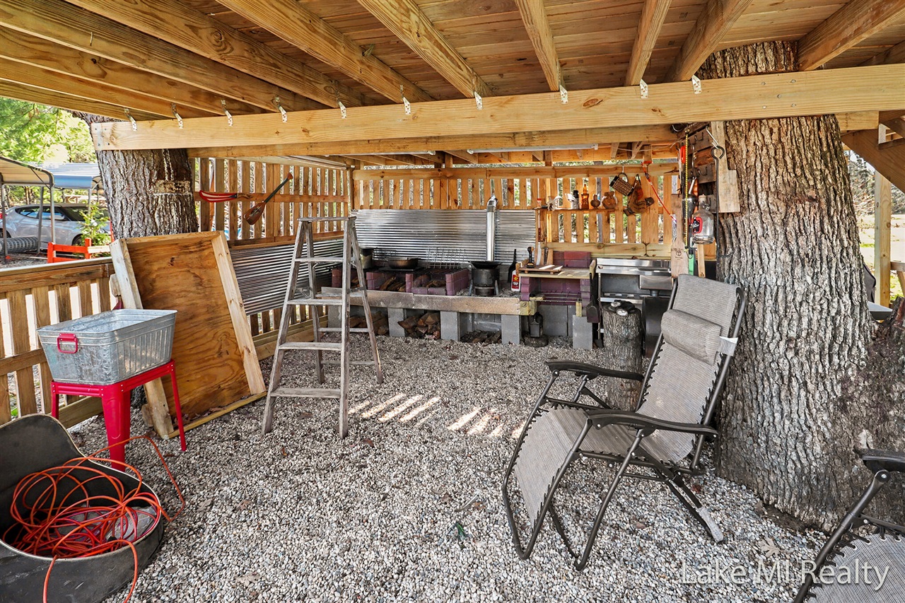 1889 E 40th Street Property Photo 19