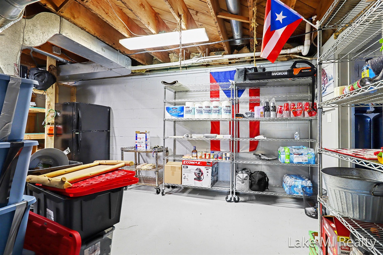 1889 E 40th Street Property Photo 33