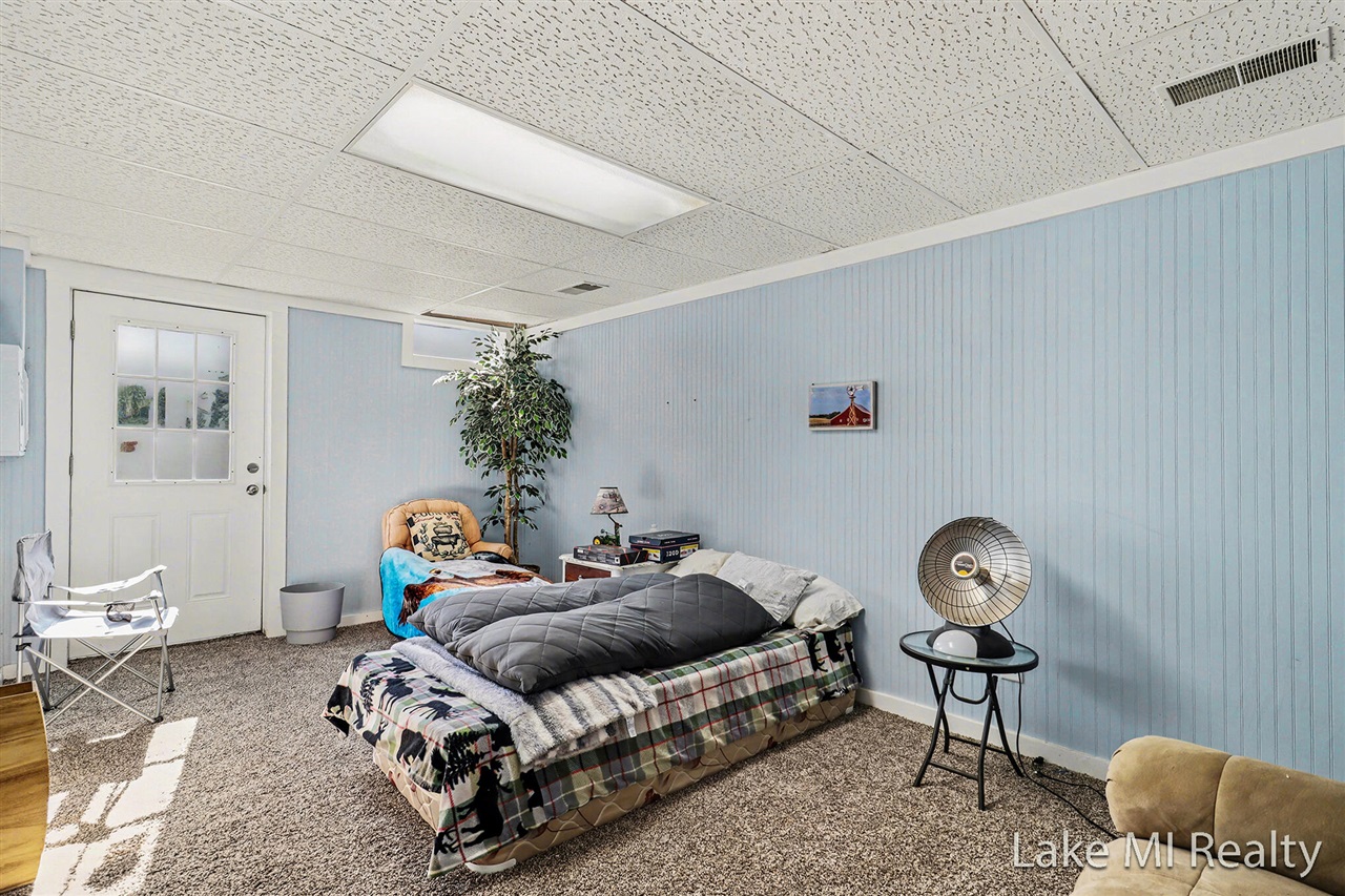 1889 E 40th Street Property Photo 34