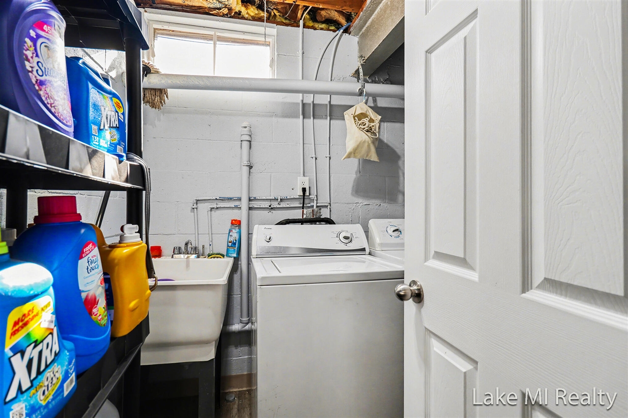 1889 E 40th Street Property Photo 35