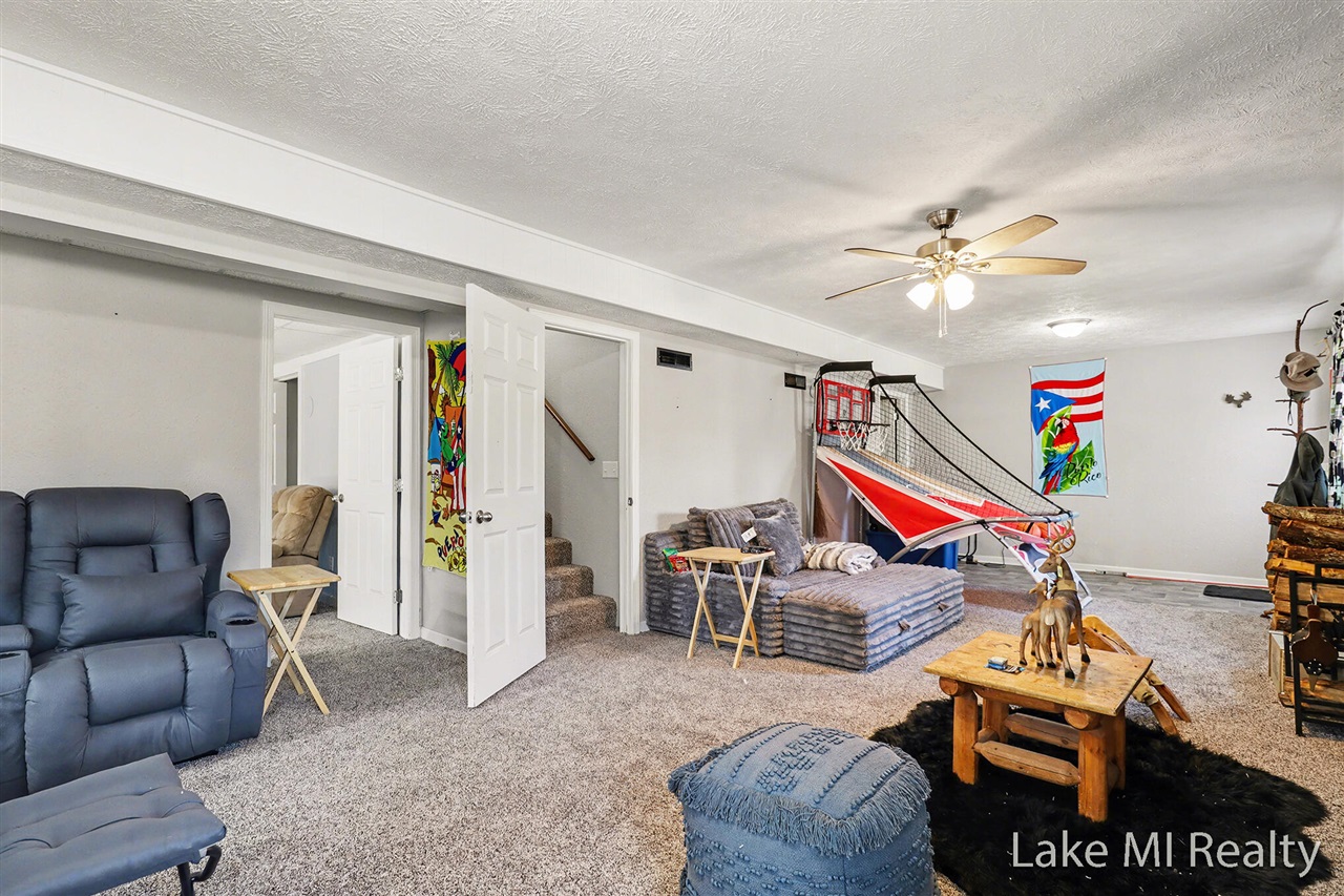 1889 E 40th Street Property Photo 37