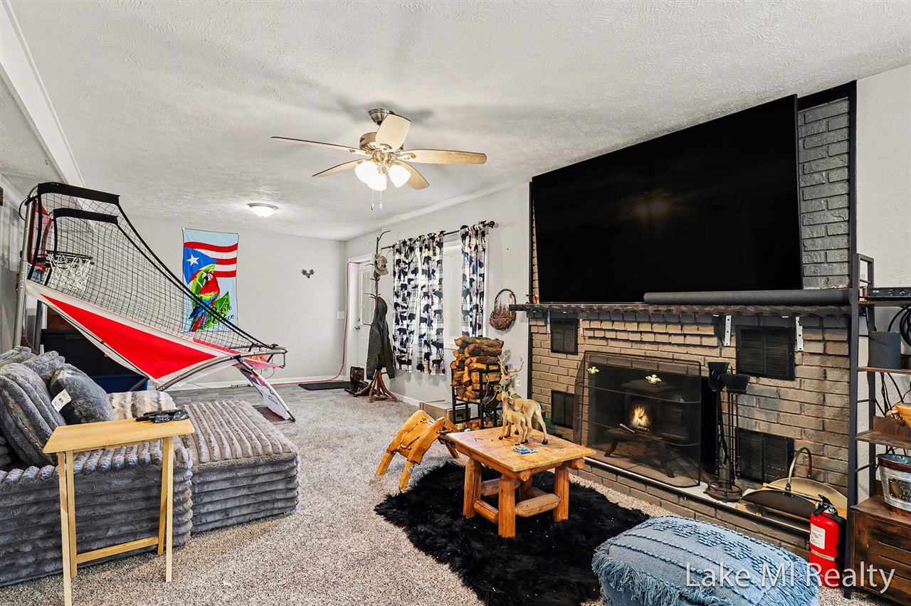 1889 E 40th Street Property Photo 38