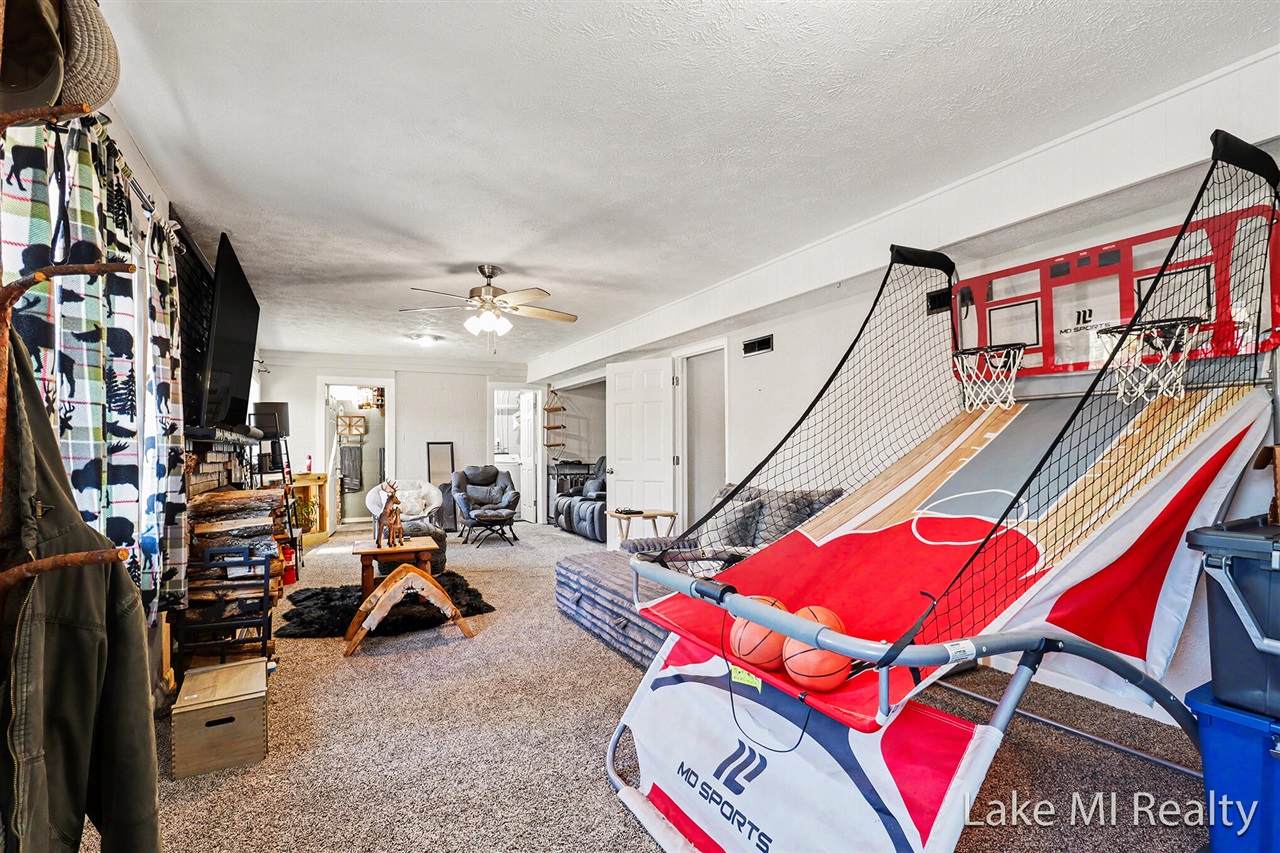 1889 E 40th Street Property Photo 39