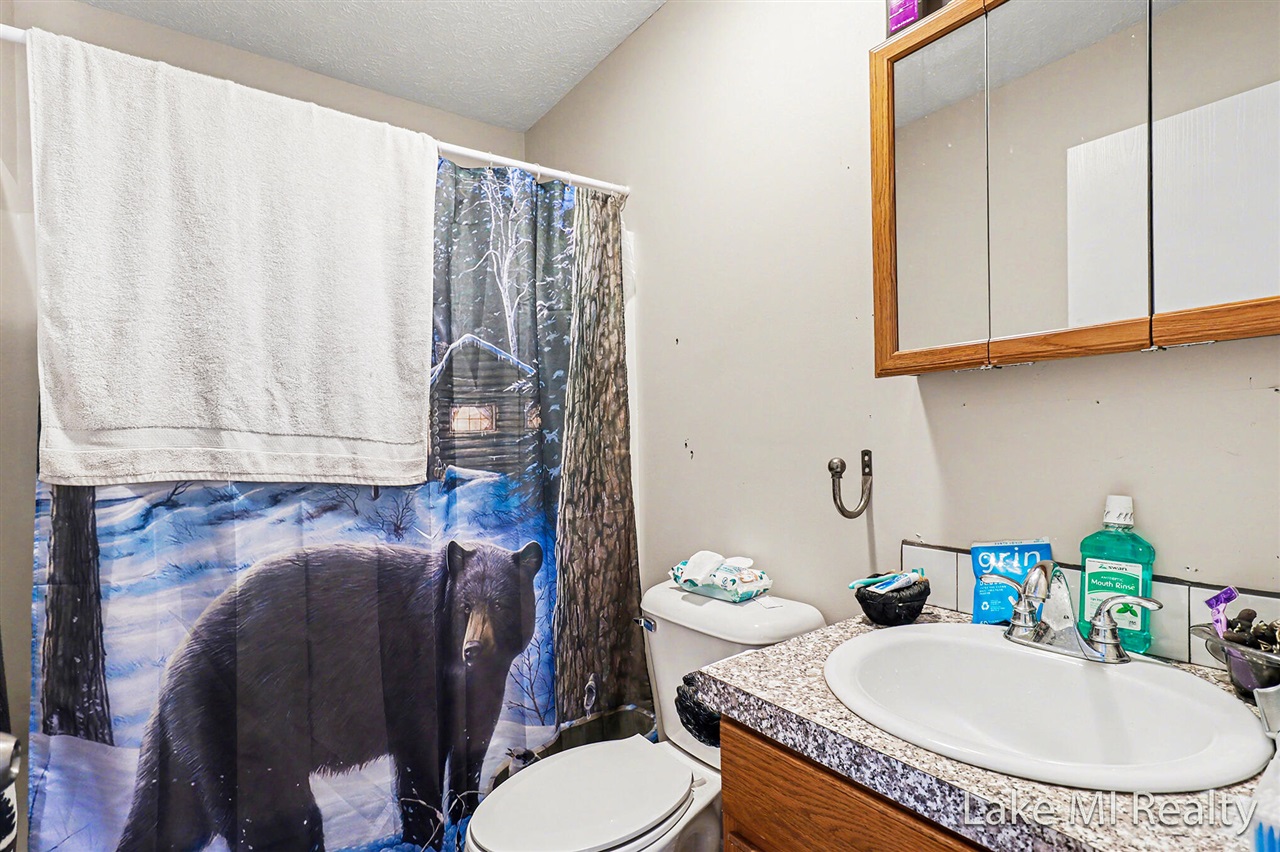1889 E 40th Street Property Photo 40