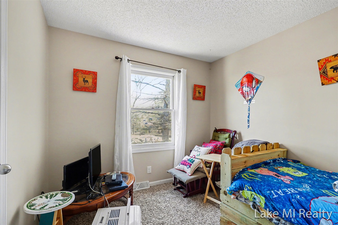 1889 E 40th Street Property Photo 41