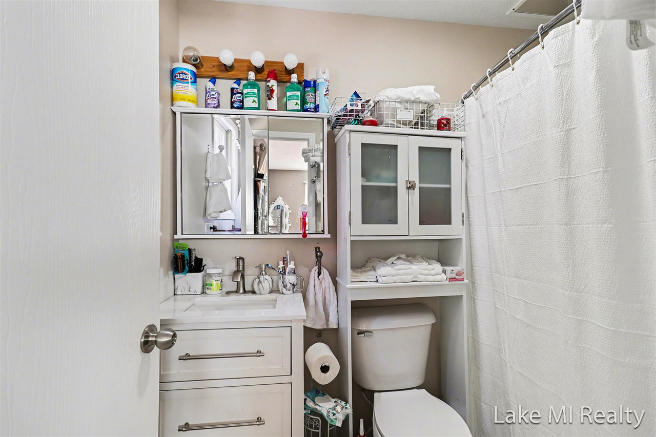 1889 E 40th Street Property Photo 42