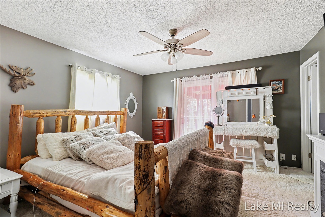 1889 E 40th Street Property Photo 43