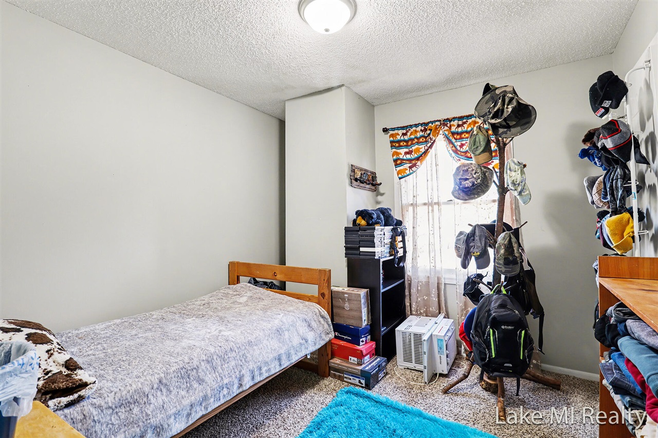 1889 E 40th Street Property Photo 44