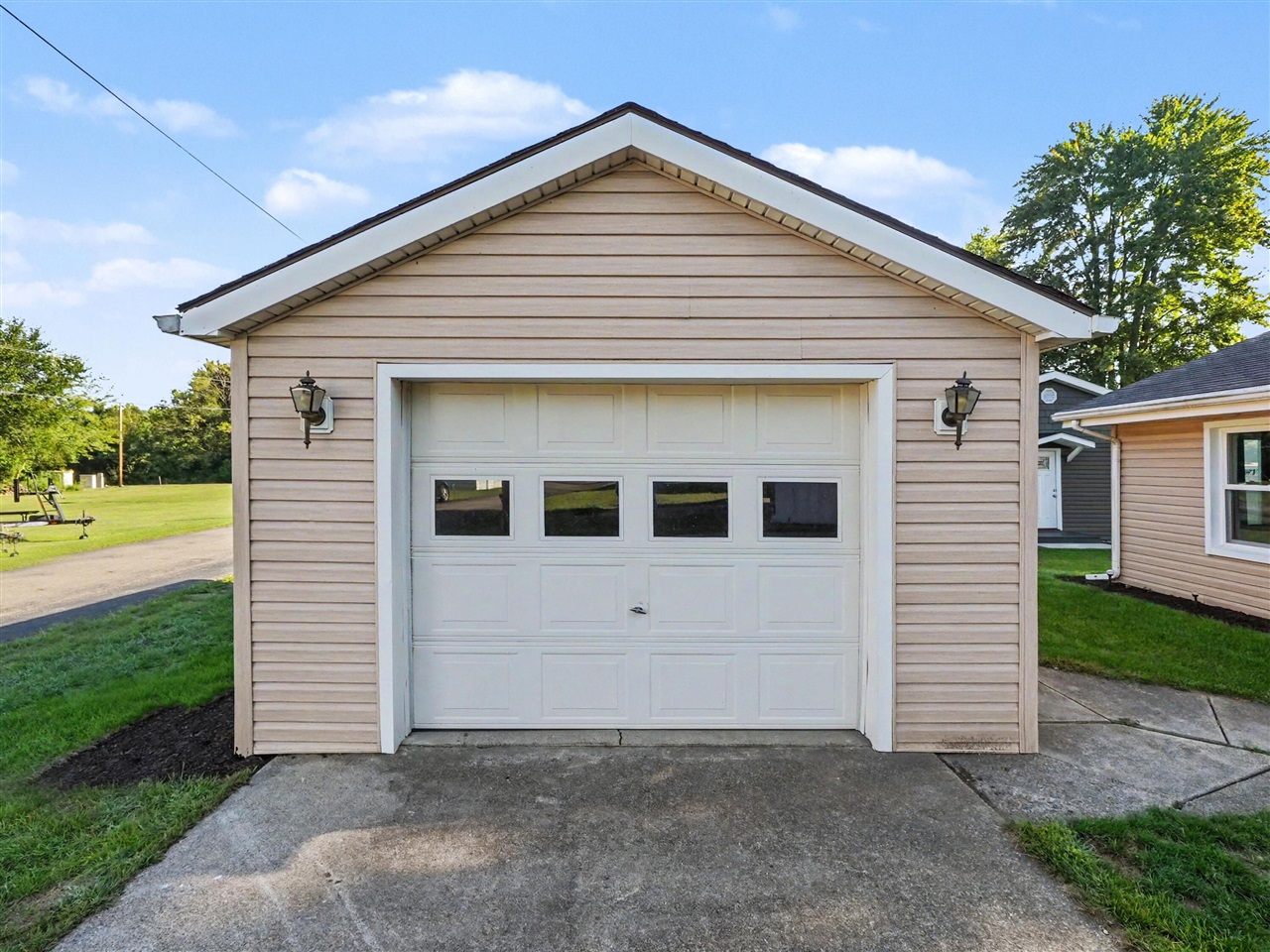 163 Lakeside Drive Property Photo 8
