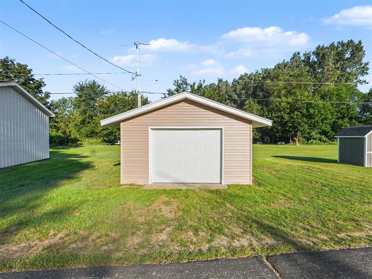 163 Lakeside Drive Property Photo 9