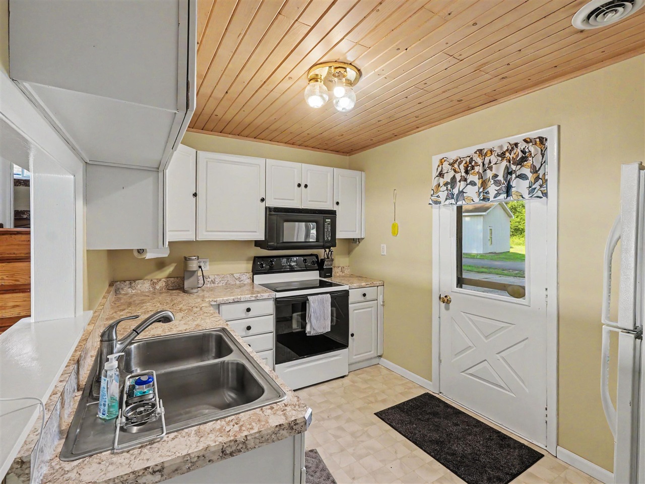 163 Lakeside Drive Property Photo 12