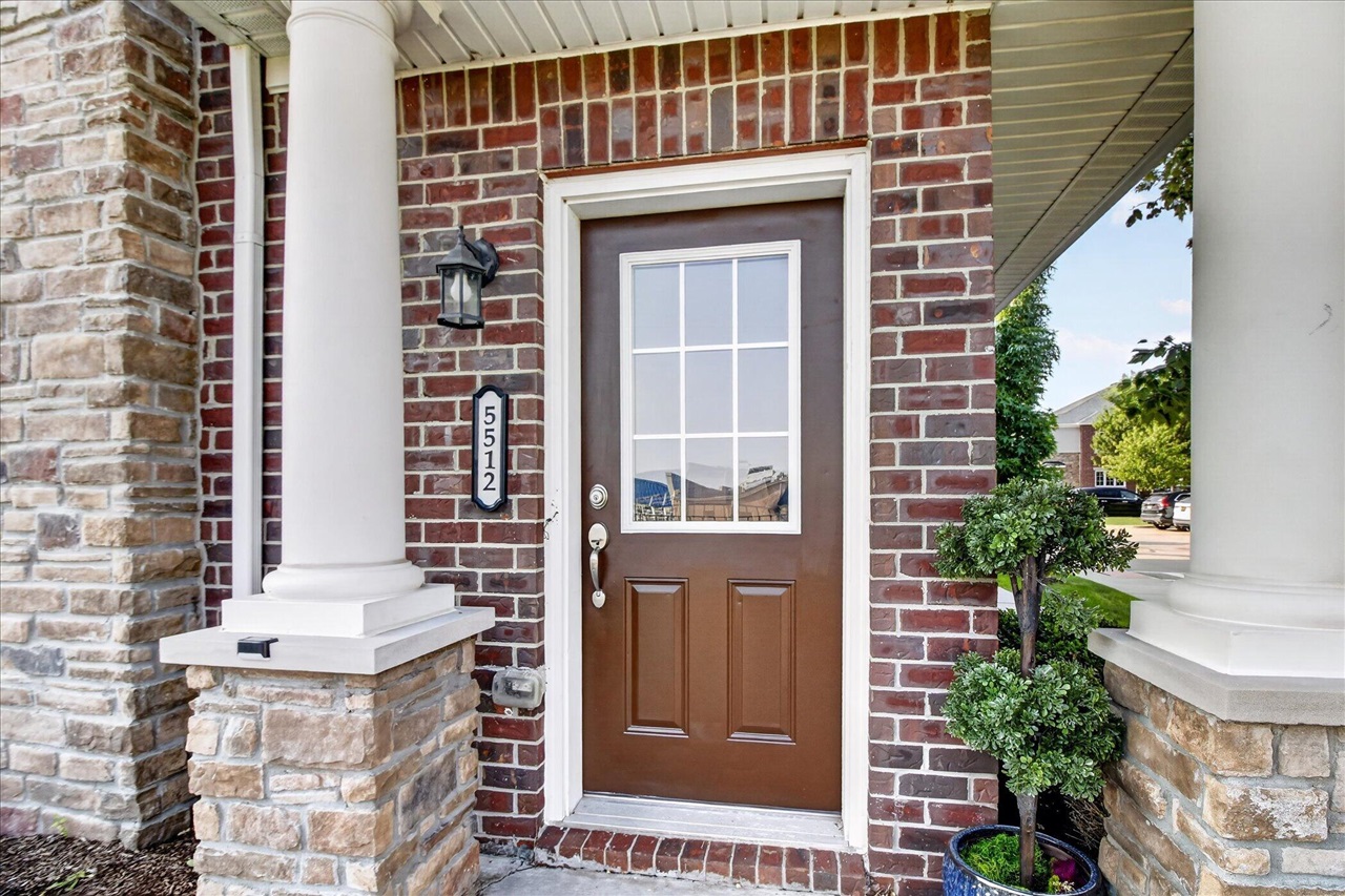 5512 Arbor Chase Drive Property Photo 3
