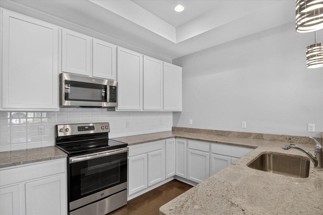 5512 Arbor Chase Drive Property Photo 8