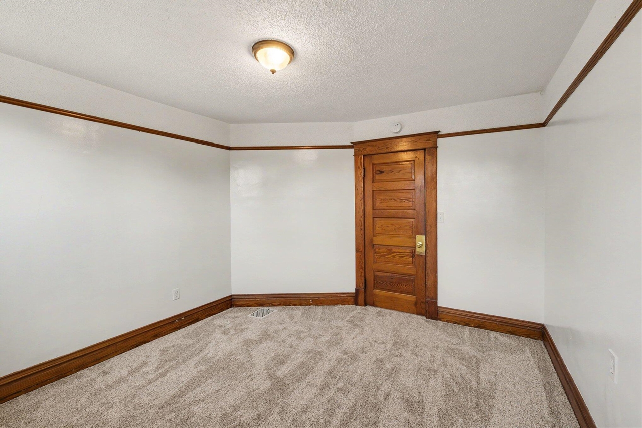 641 Lincoln Avenue Property Photo 52